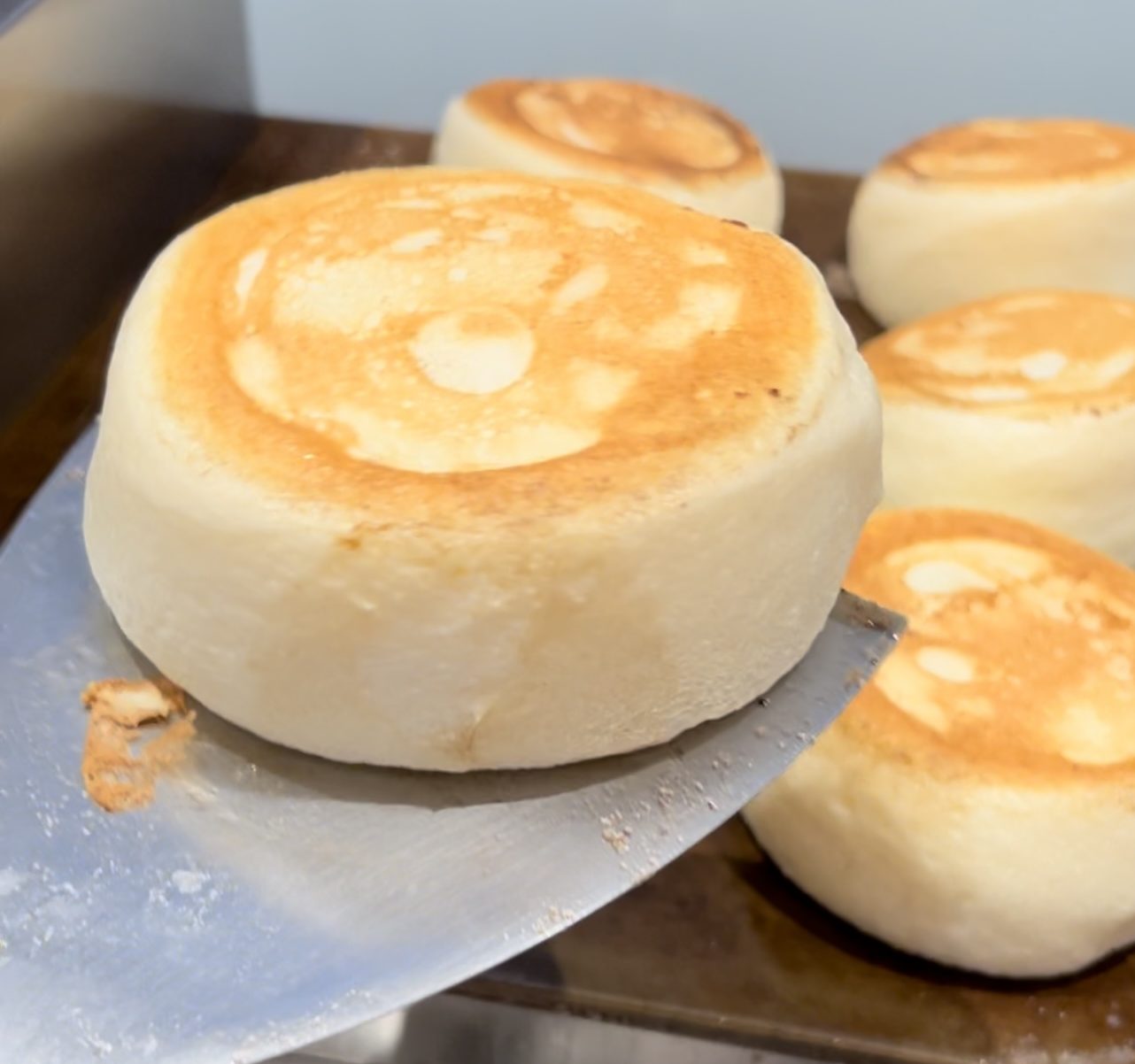fluffy pancakes nature hanami teatime sur plaque et spatule